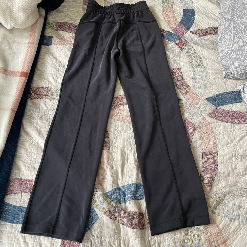 Never worn lululemon athletic pants